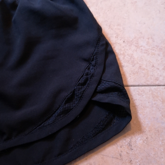 Girls Puma Shirt & Active Wear Shorts - Picture 7 of 14